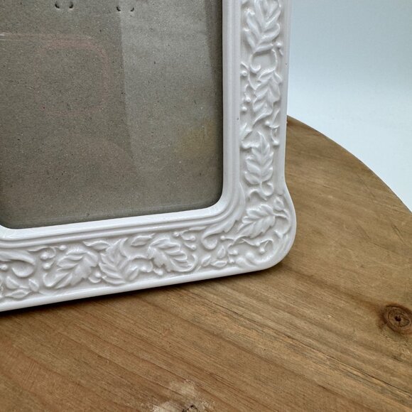 Porcelain Picture Photo Frame Floral detail cottage core farmhouse 3.5” x 5” - Picture 5 of 11
